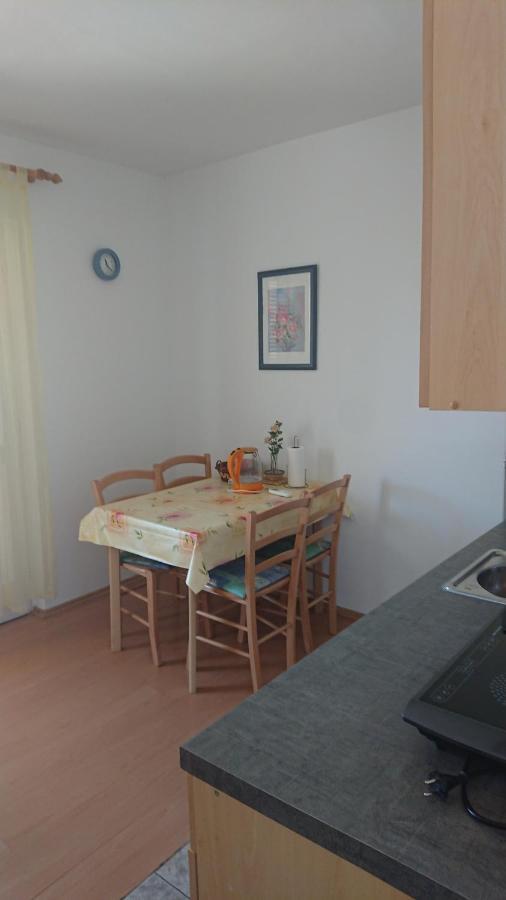 Apartmani Sonia Njivice Exteriör bild
