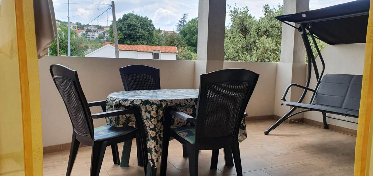Apartmani Sonia Njivice Exteriör bild
