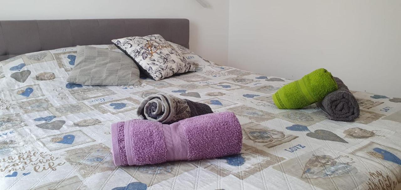 Apartmani Sonia Njivice Exteriör bild