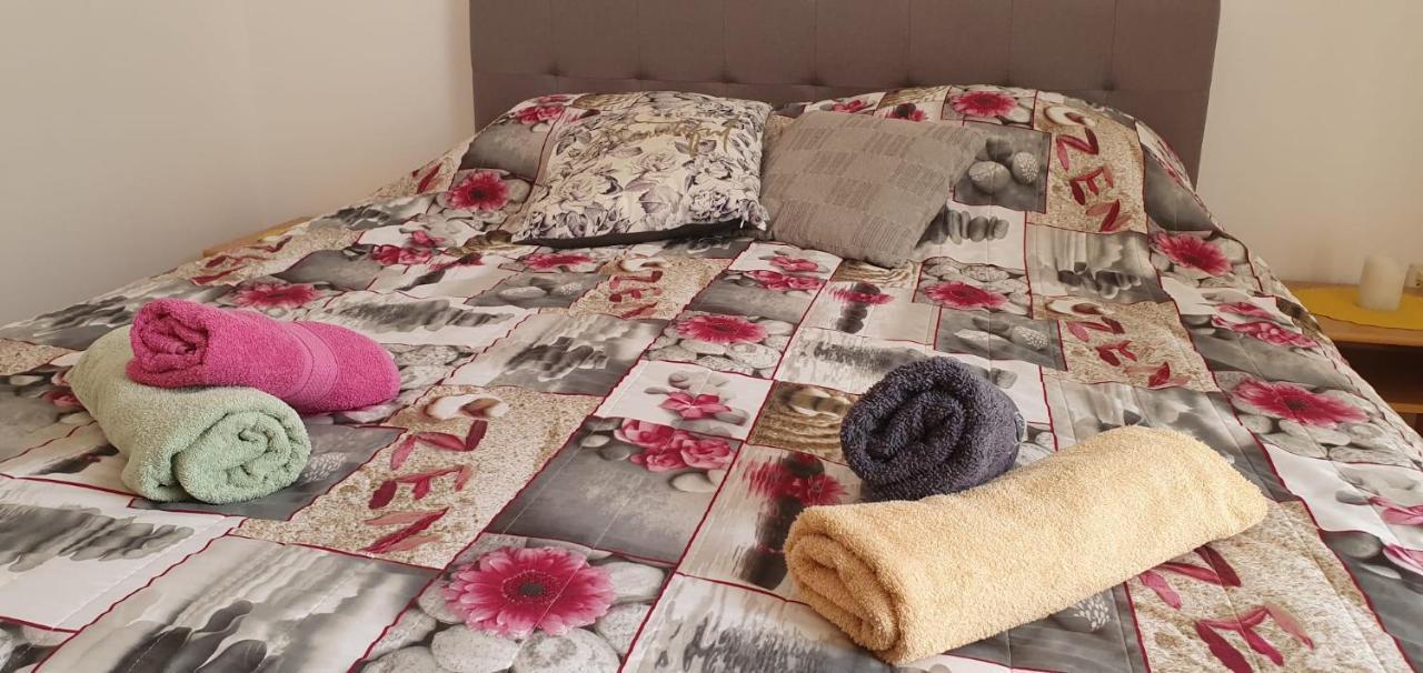 Apartmani Sonia Njivice Exteriör bild
